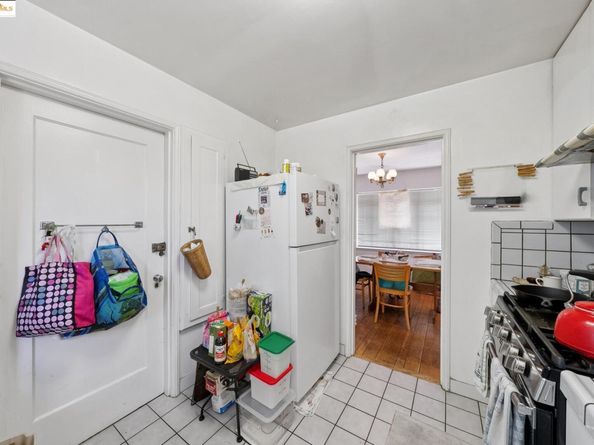 1033 Walker Ave, Oakland CA 94610