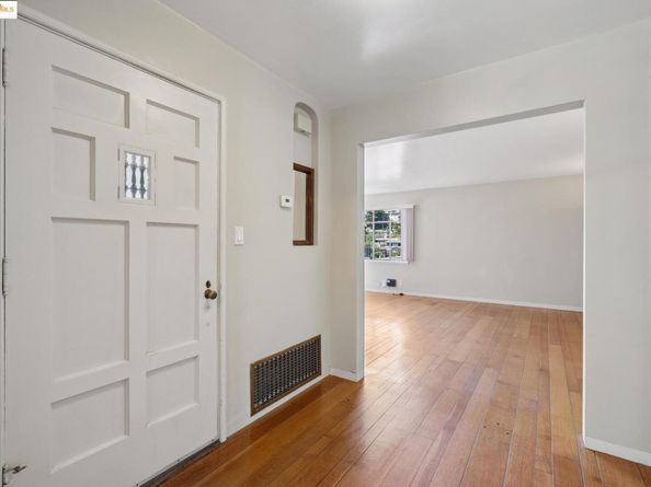 1033 Walker Ave, Oakland CA 94610
