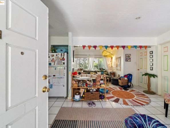 1033 Walker Ave, Oakland CA 94610