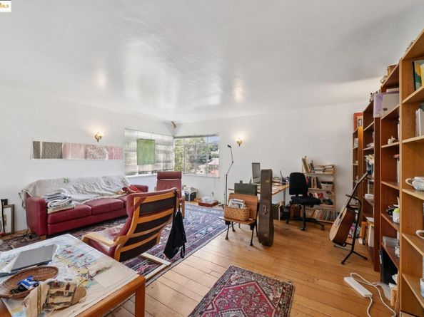 1033 Walker Ave, Oakland CA 94610