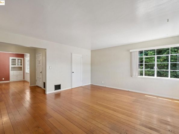 1033 Walker Ave, Oakland CA 94610