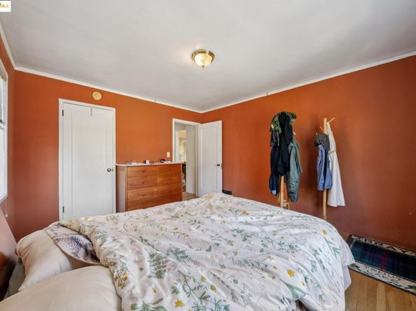 1033 Walker Ave, Oakland CA 94610