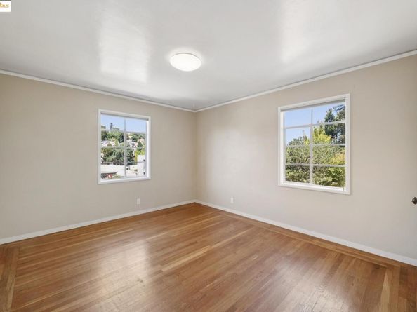 1033 Walker Ave, Oakland CA 94610
