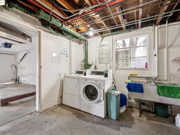 1033 Walker Ave, Oakland CA 94610
