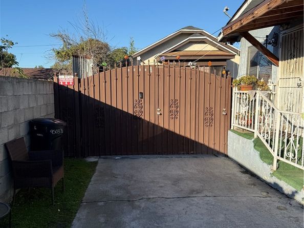 9501 Holmes, Los Angeles CA 90002