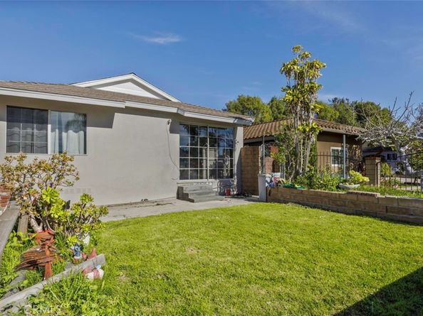 674 Senate Street, Costa Mesa CA 92627