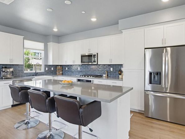 437 Jupiter, Escondido CA 92025