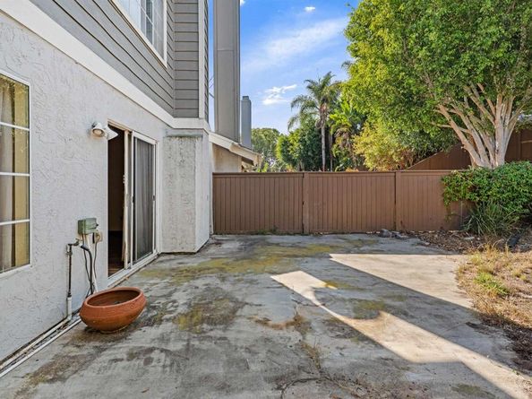 2992 Lexington Circle, Carlsbad CA 92010