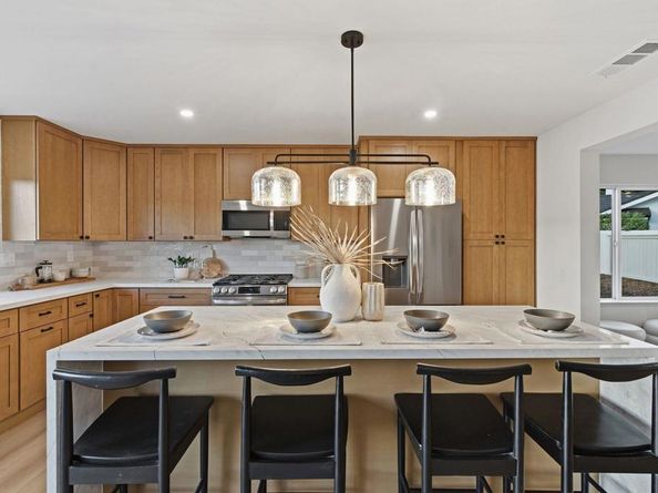 2002 Ladera Court, Carlsbad CA 92009