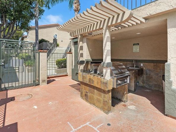 7565 Charmant Dr 512, San Diego CA 92122