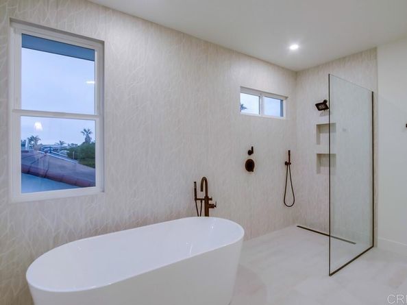 5380 Los Robles Drive, Carlsbad CA 92008