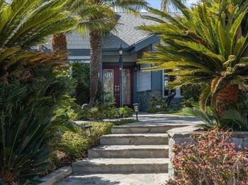 1054 La Sombra Drive