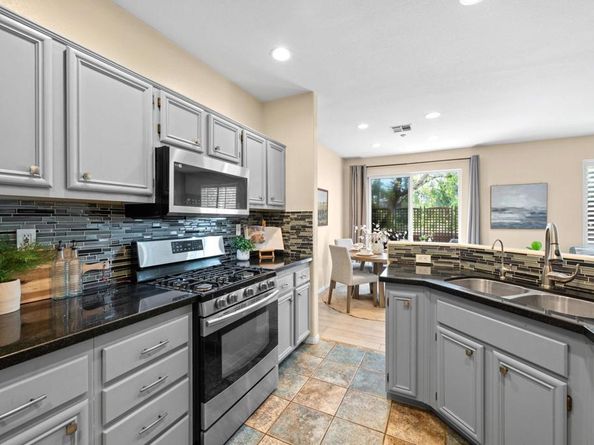 6104 Citracado Circle, Carlsbad CA 92009