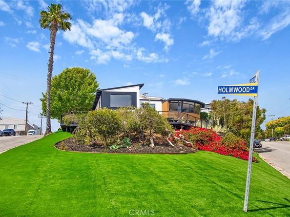 300 Holmwood Drive, Newport Beach CA 92663