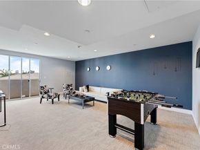 118 N Kings Rd 201, Los Angeles CA 90048