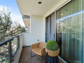 118 N Kings Rd 201, Los Angeles CA 90048