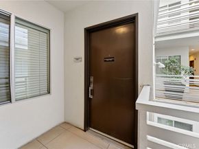 118 N Kings Rd 201, Los Angeles CA 90048