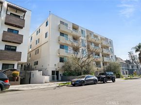 118 N Kings Rd 201, Los Angeles CA 90048