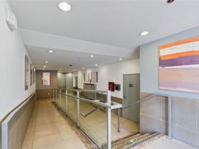 118 N Kings Rd 201, Los Angeles CA 90048