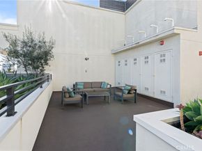 118 N Kings Rd 201, Los Angeles CA 90048