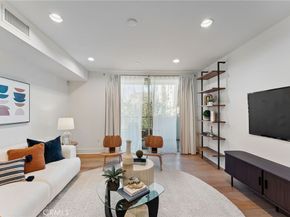 118 N Kings Rd 201, Los Angeles CA 90048