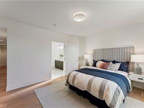 118 N Kings Rd 201, Los Angeles CA 90048