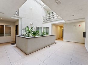 118 N Kings Rd 201, Los Angeles CA 90048