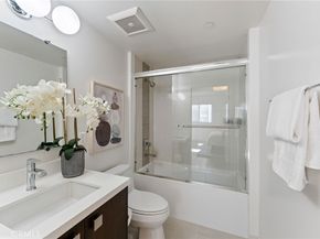 118 N Kings Rd 201, Los Angeles CA 90048