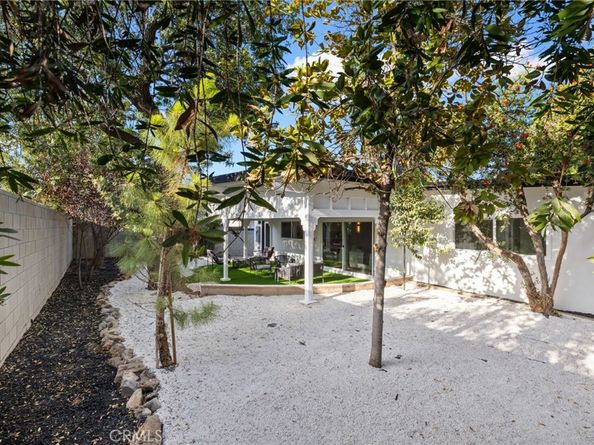 5611 Babbitt Avenue, Encino CA 91316