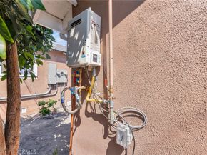 2621 Vineyard Avenue, Los Angeles CA 90016