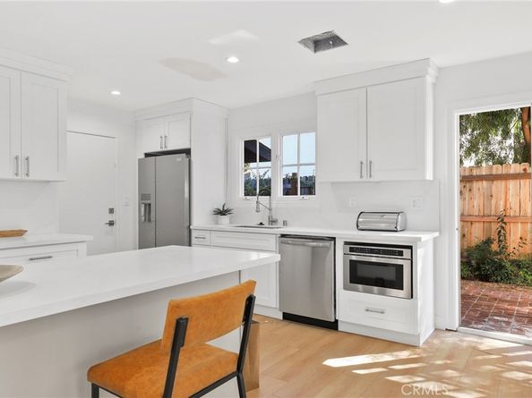 23312 Ostronic, Woodland Hills CA 91367