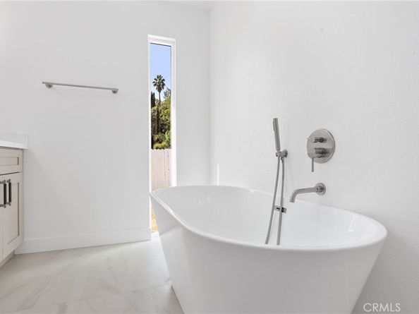 23312 Ostronic, Woodland Hills CA 91367