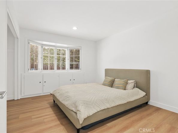 23312 Ostronic, Woodland Hills CA 91367