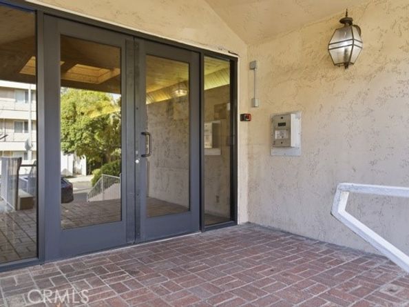 5135 Zelzah 100, Encino CA 91316