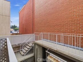 5135 Zelzah 100, Encino CA 91316