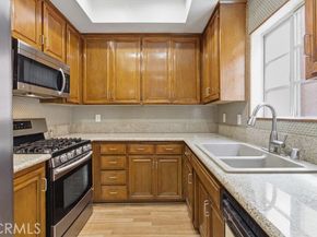 5135 Zelzah 100, Encino CA 91316