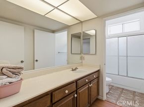 5135 Zelzah 100, Encino CA 91316