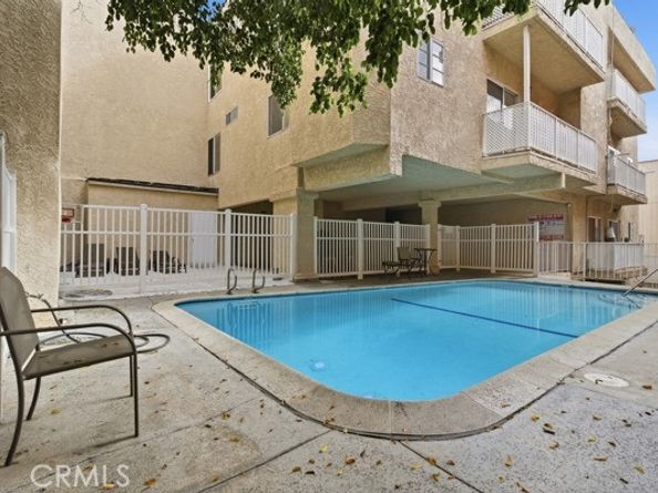 5135 Zelzah 100, Encino CA 91316