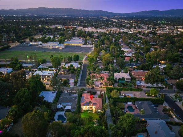 18760 Wells, Tarzana CA 91356