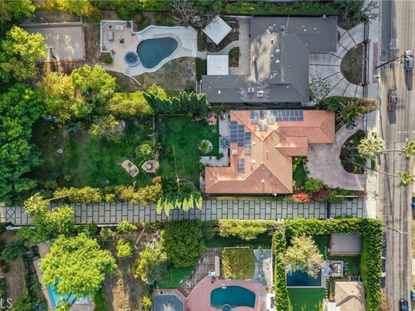 18760 Wells, Tarzana CA 91356