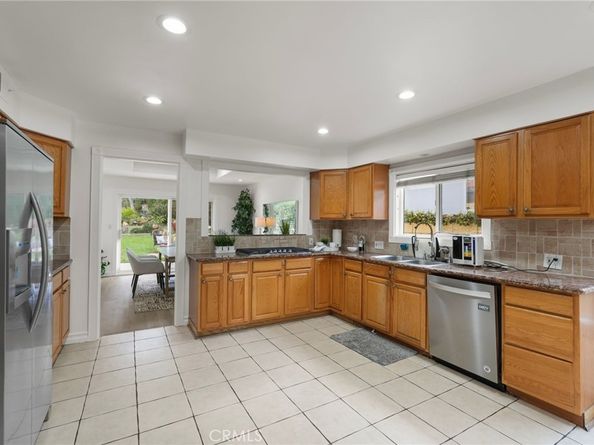 18760 Wells, Tarzana CA 91356