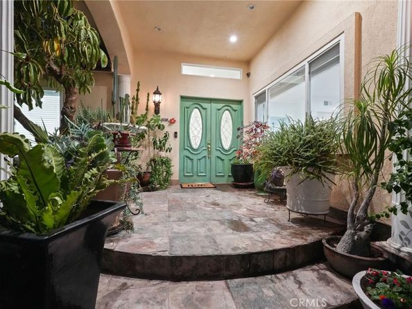 18760 Wells, Tarzana CA 91356