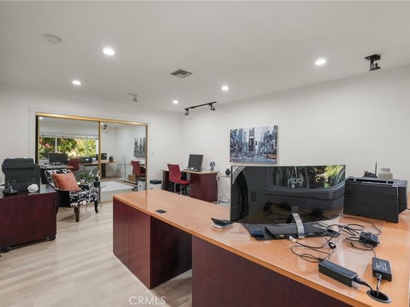 18760 Wells, Tarzana CA 91356