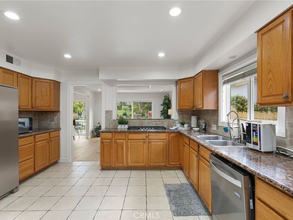 18760 Wells, Tarzana CA 91356