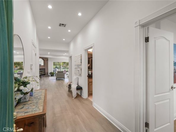 18760 Wells, Tarzana CA 91356