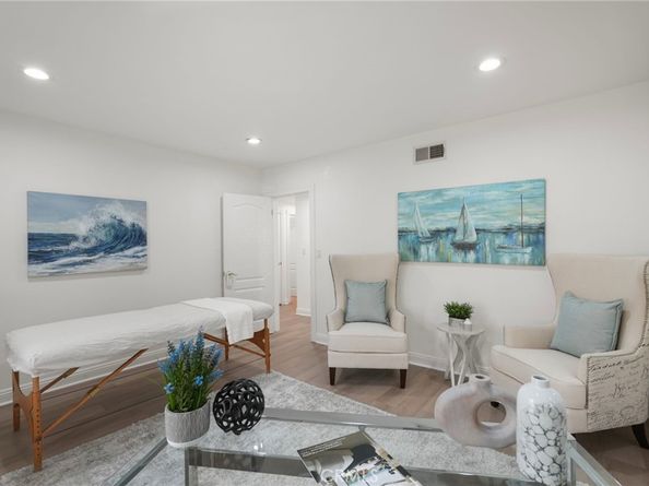 18760 Wells, Tarzana CA 91356