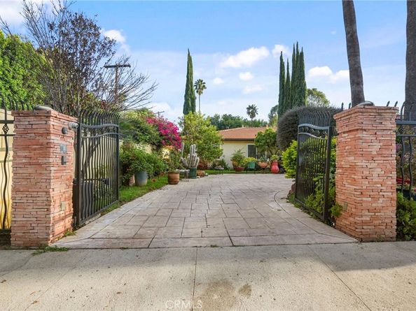 18760 Wells, Tarzana CA 91356