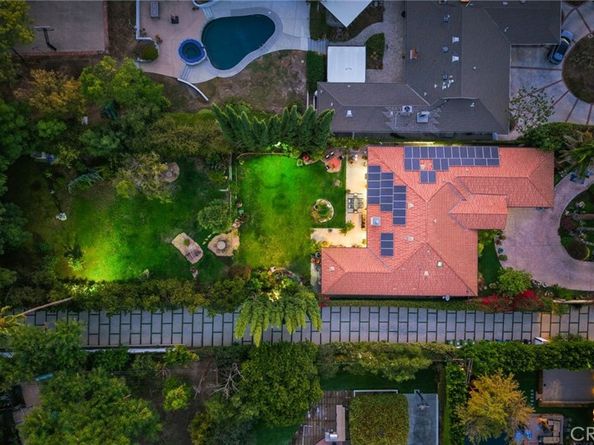 18760 Wells, Tarzana CA 91356