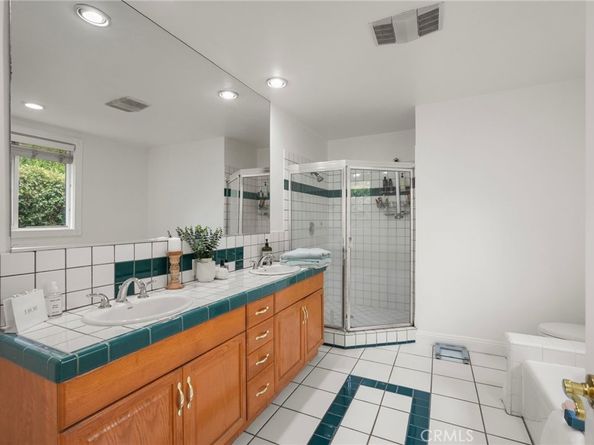 18760 Wells, Tarzana CA 91356