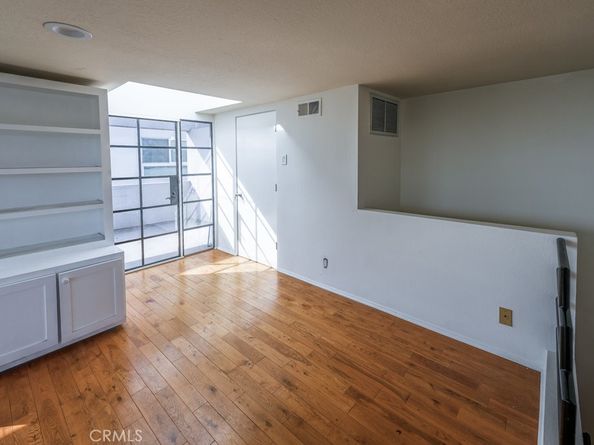 11817 Texas 1, Los Angeles CA 90025